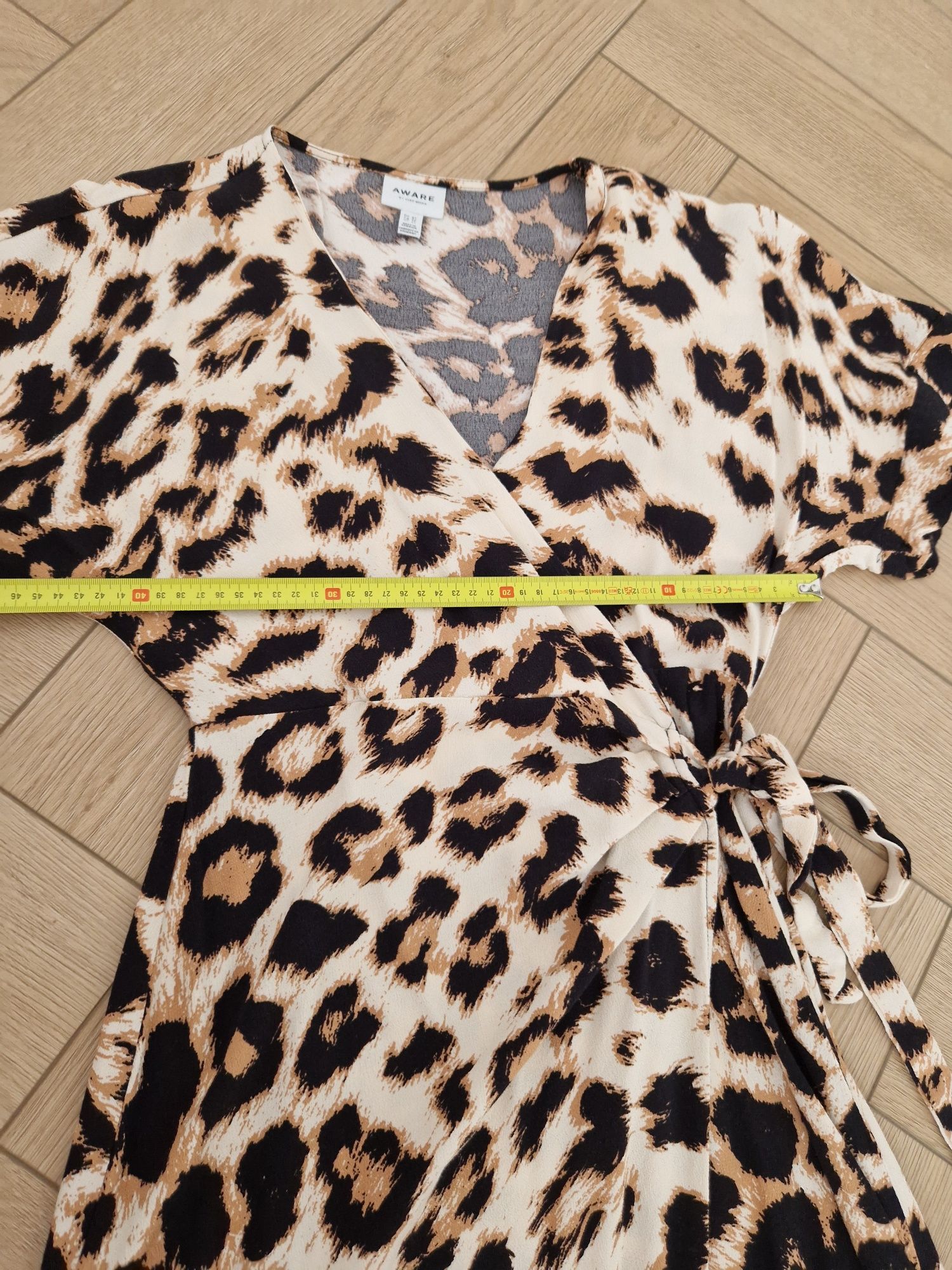 Kopertowa sukienka midi xs Aware Vero moda