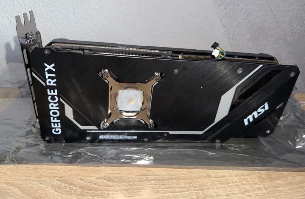 Kompletna obudowa karty graficznej  MSI GeForce RTX 4090 Ventus 3X OC