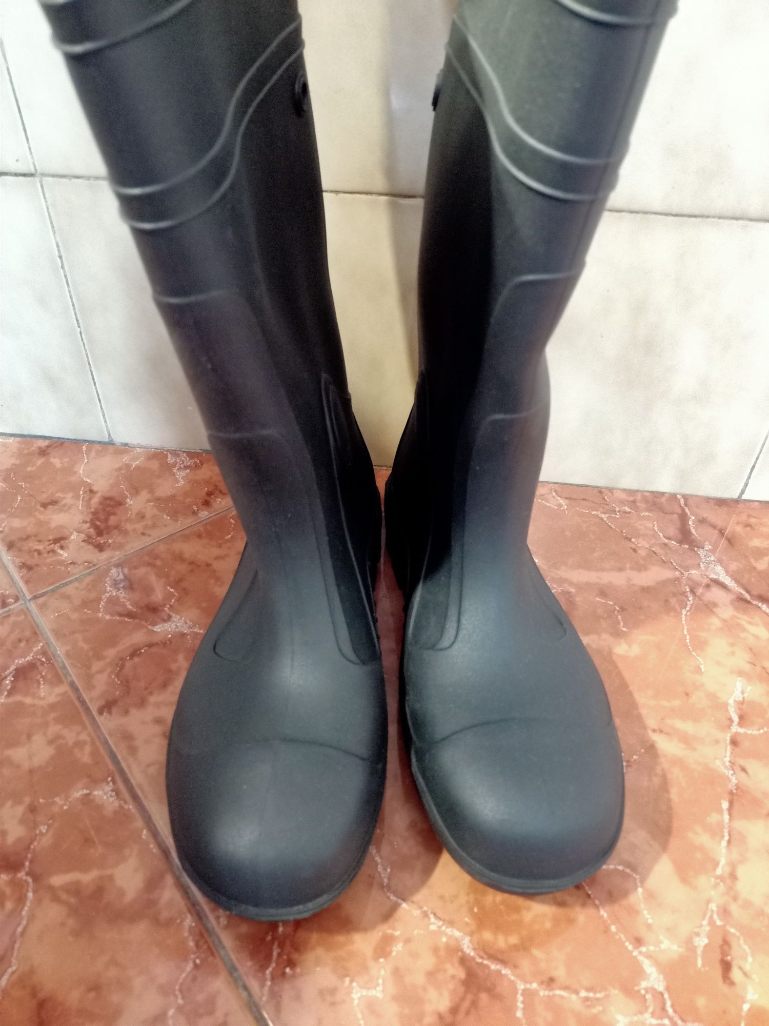 Botas de borracha NOVAS biqueira de aço n°40 chuva terra trabalho. Cam