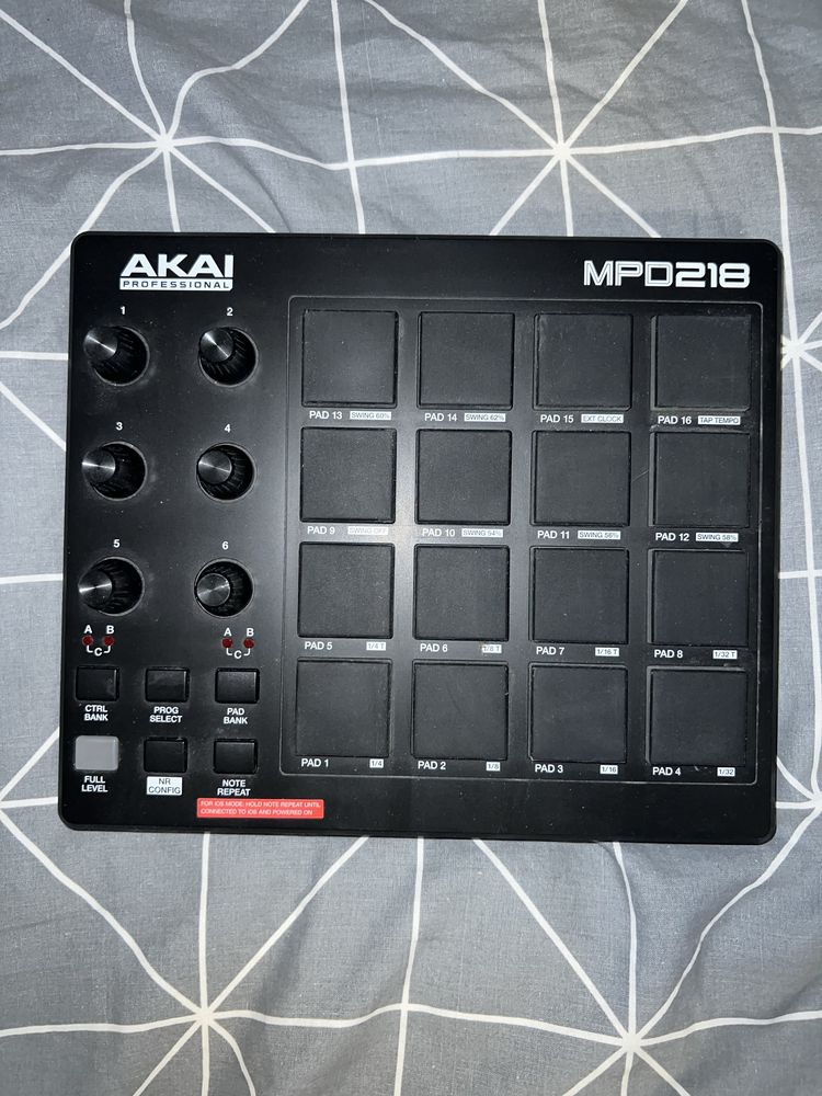 Akai MPD218 - pad perkusyjny
