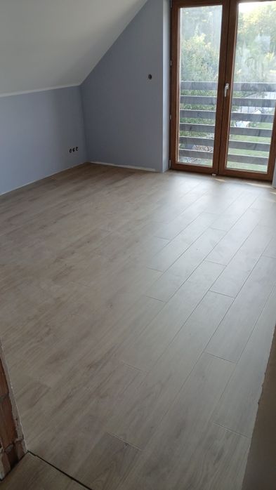 Drzwi wewnętrzne  panele podłogowe montaż