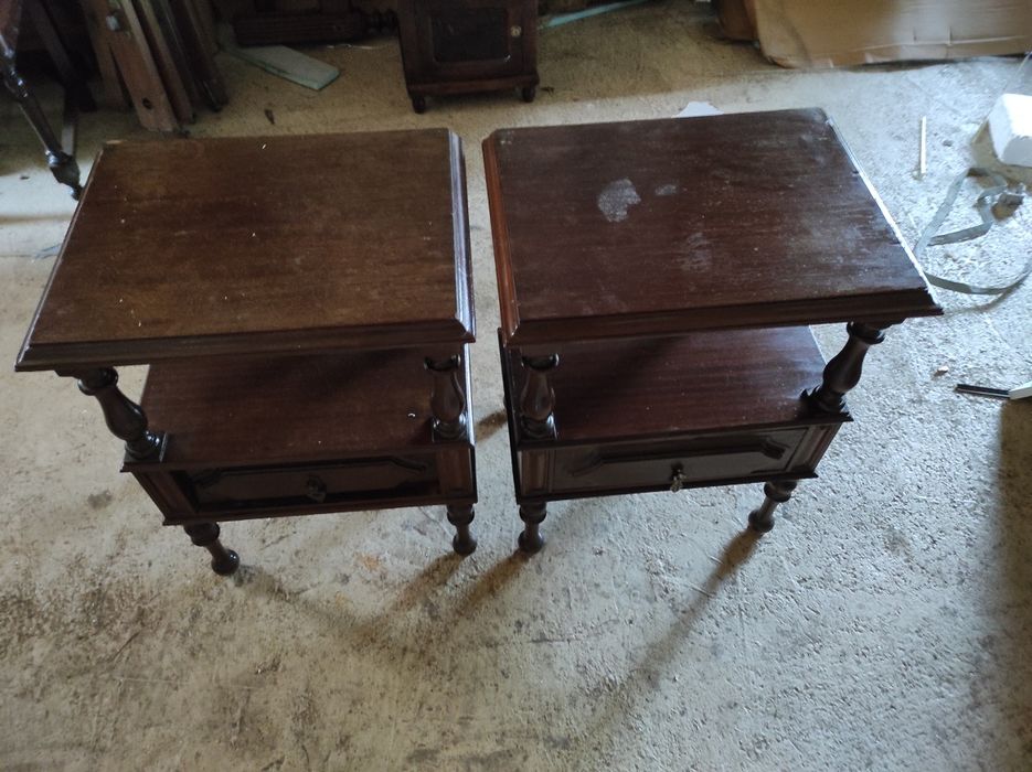 Vendo mesinhas de cabeceira vintage em madeira D. João V