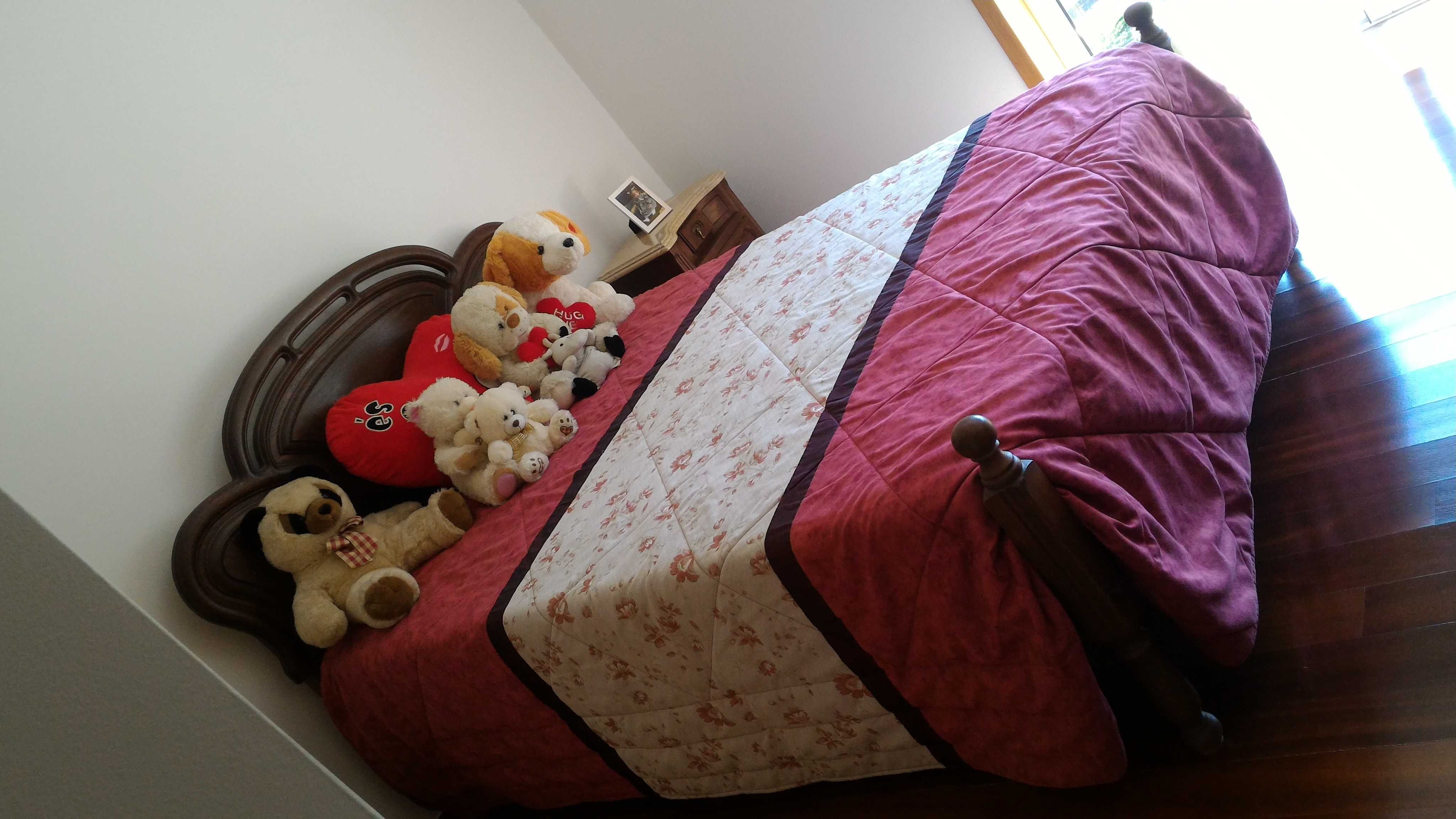 Mobília de quarto de casal em madeira