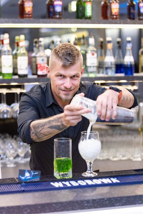 Obsługa barmańska imprez barman na wesele bar mobilny eventy firmowe