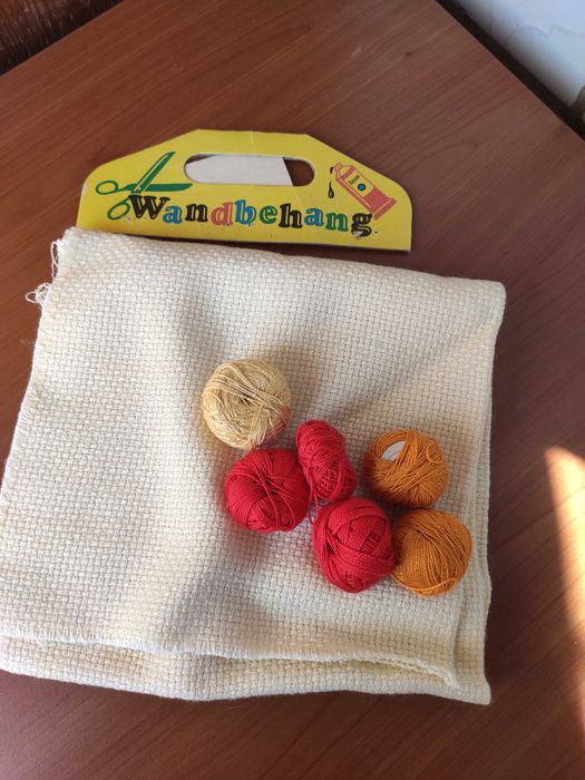 Набор для вышивки 68см х 50см и другие сувенирчики, Тарелочка Париж