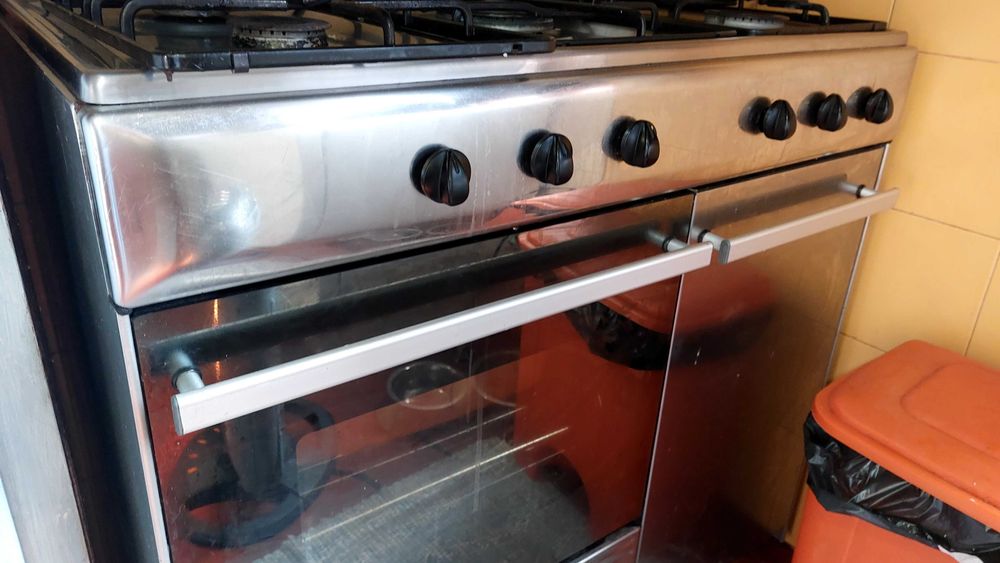 Fogão  a gás   cinco bocas com forno