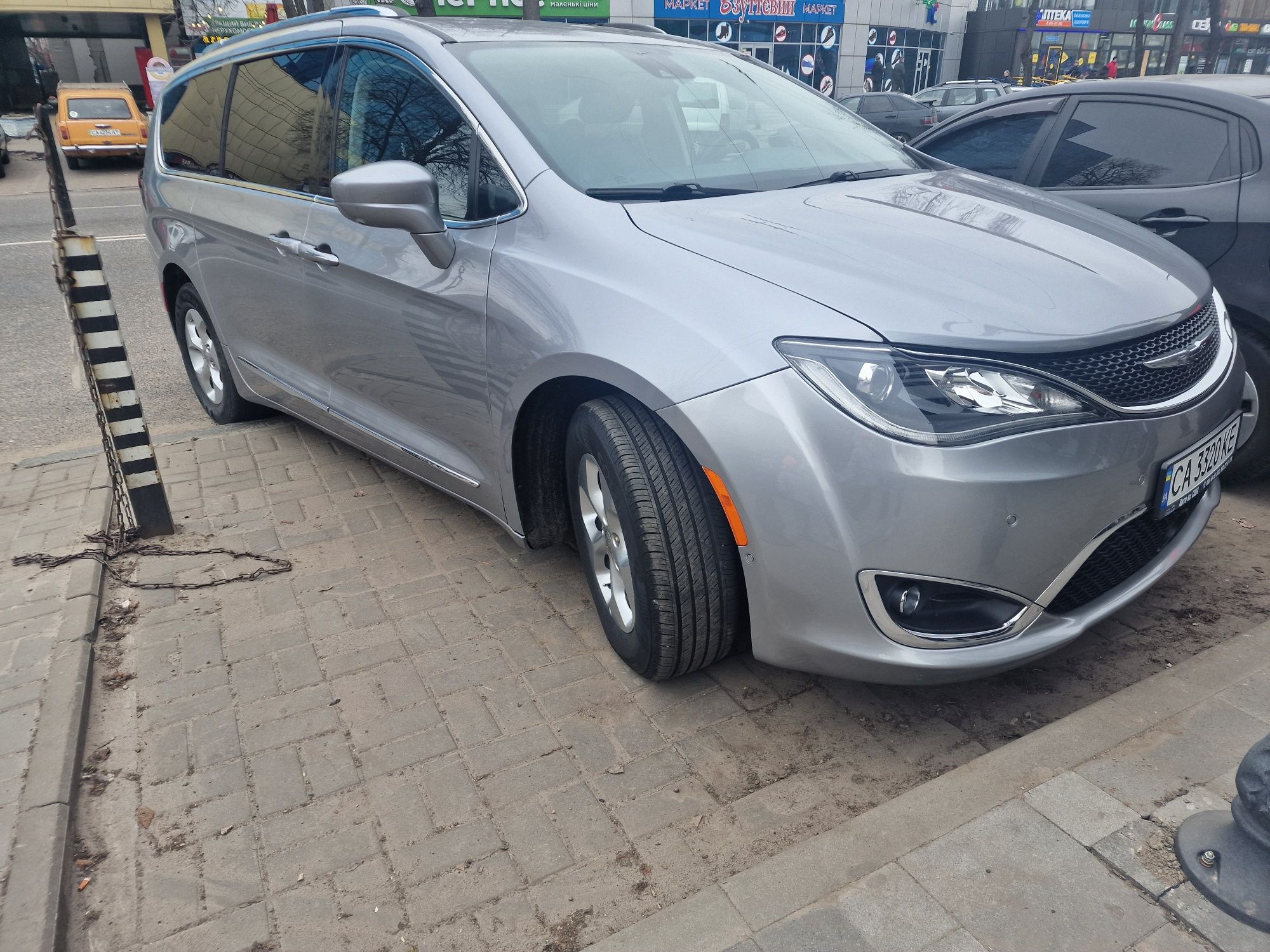 Продам Chrysler pacifica touring L plus fwd 4d van 6-3.6L