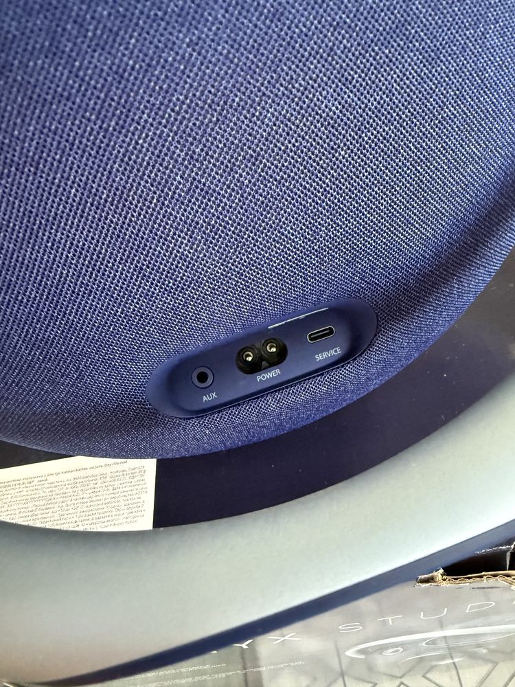 Harman Kardon Onyx Studio 8