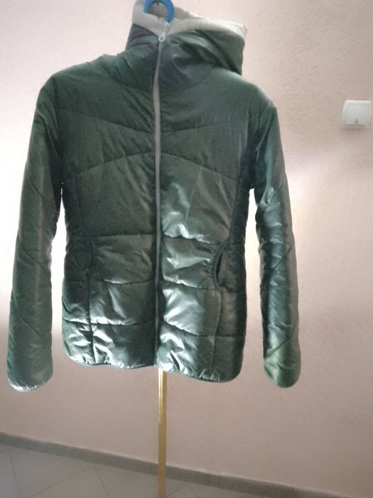 Курточка с капюшоном, утеплитель синтепон и флис, 46 размер