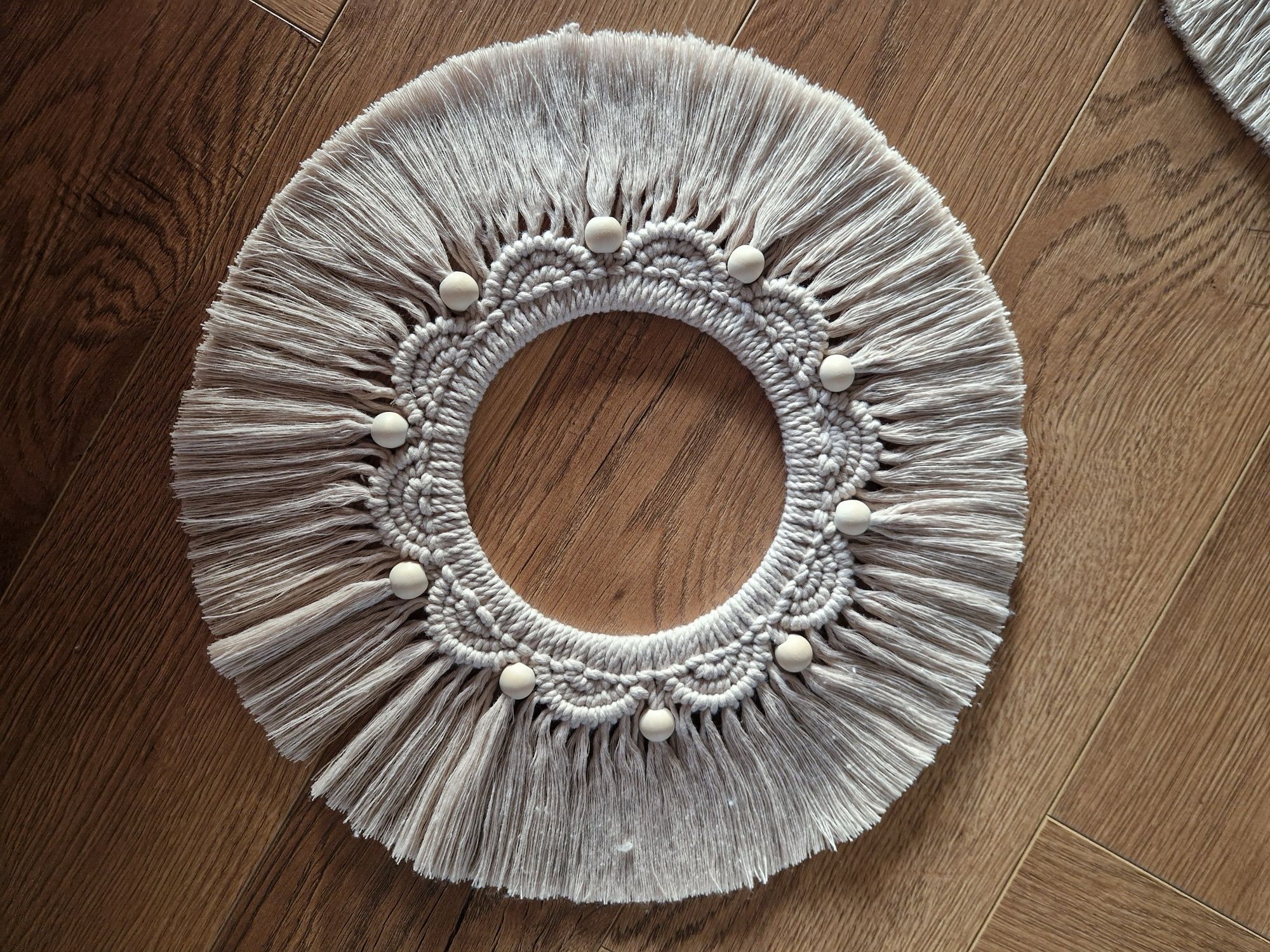 Mandala makramowa z koralikami
