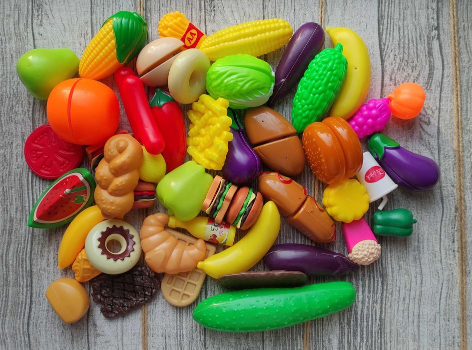 Дитячі овочі фрукти випічка та інша їжа пластмасові