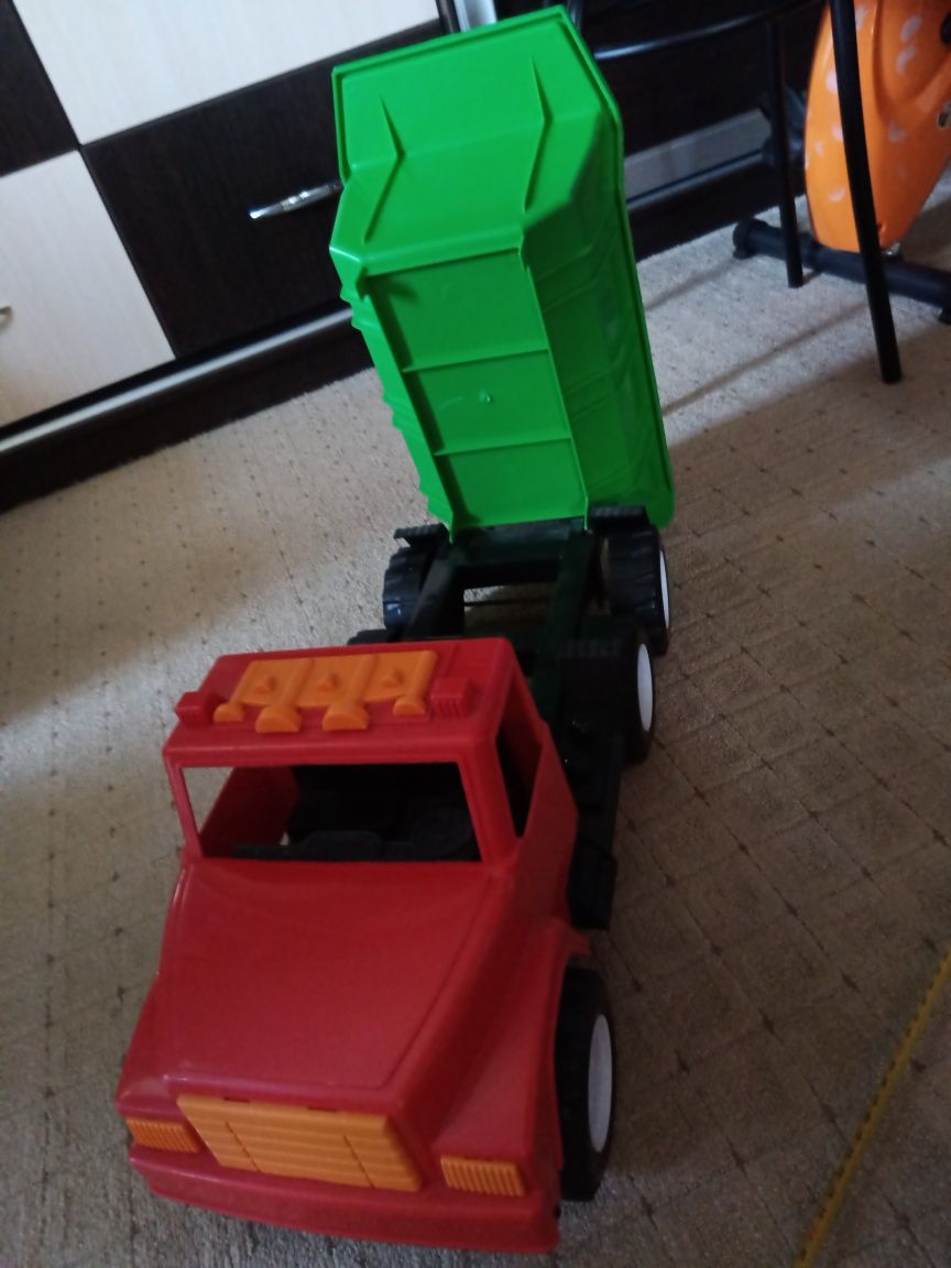 Машина-вантажівка іграшкова