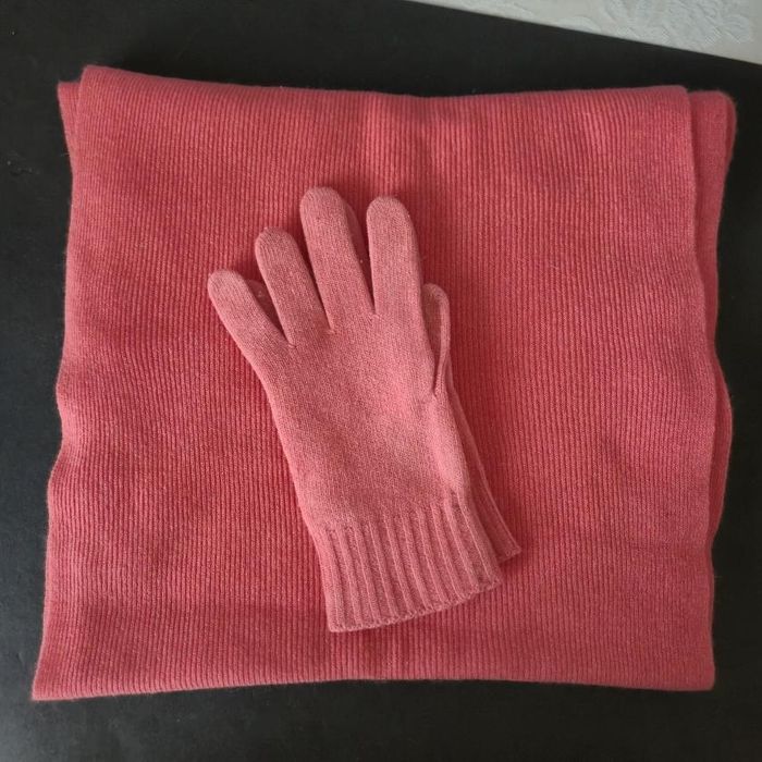 Шарф и перчатки Benetton