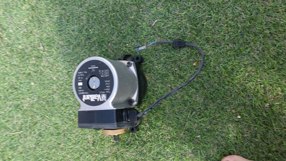 Vários artigos e bombas para caldeiras