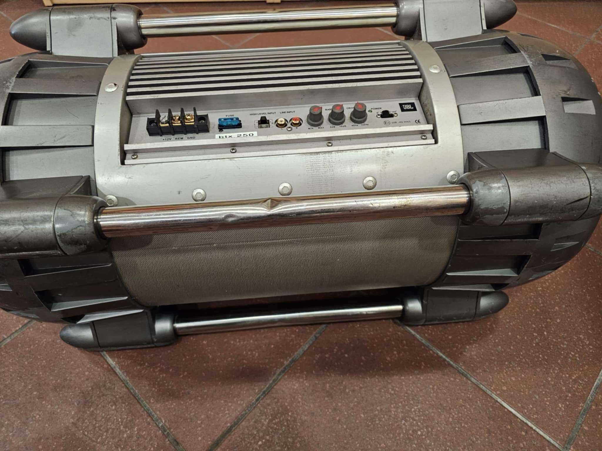 Tuba basowa JBL
BTX 250
