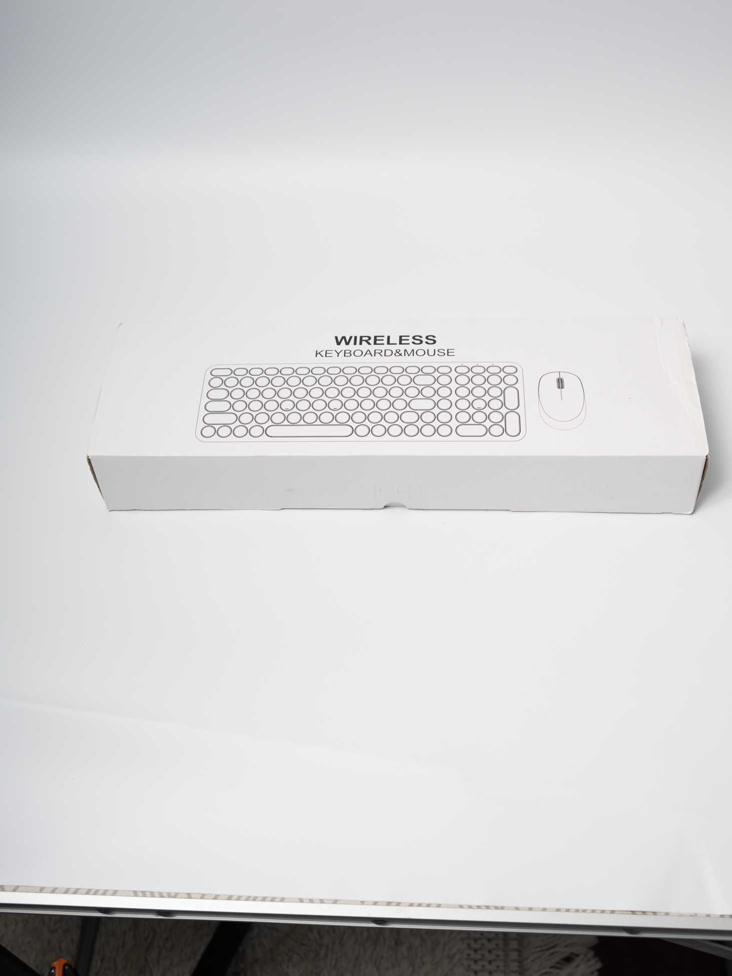Teclado ESPANHOL com rato; sem fio.