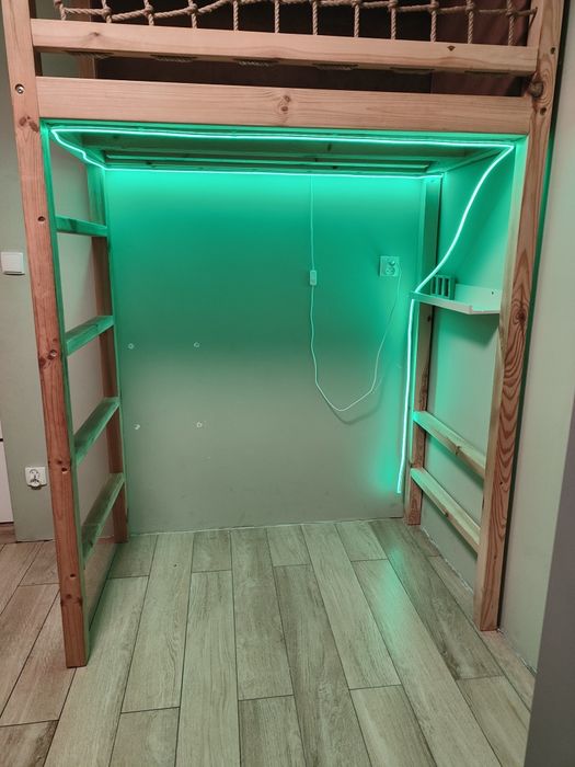 Łóżko piętrowe wspinaczka