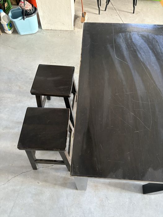 4 conjutos mesas e bancos