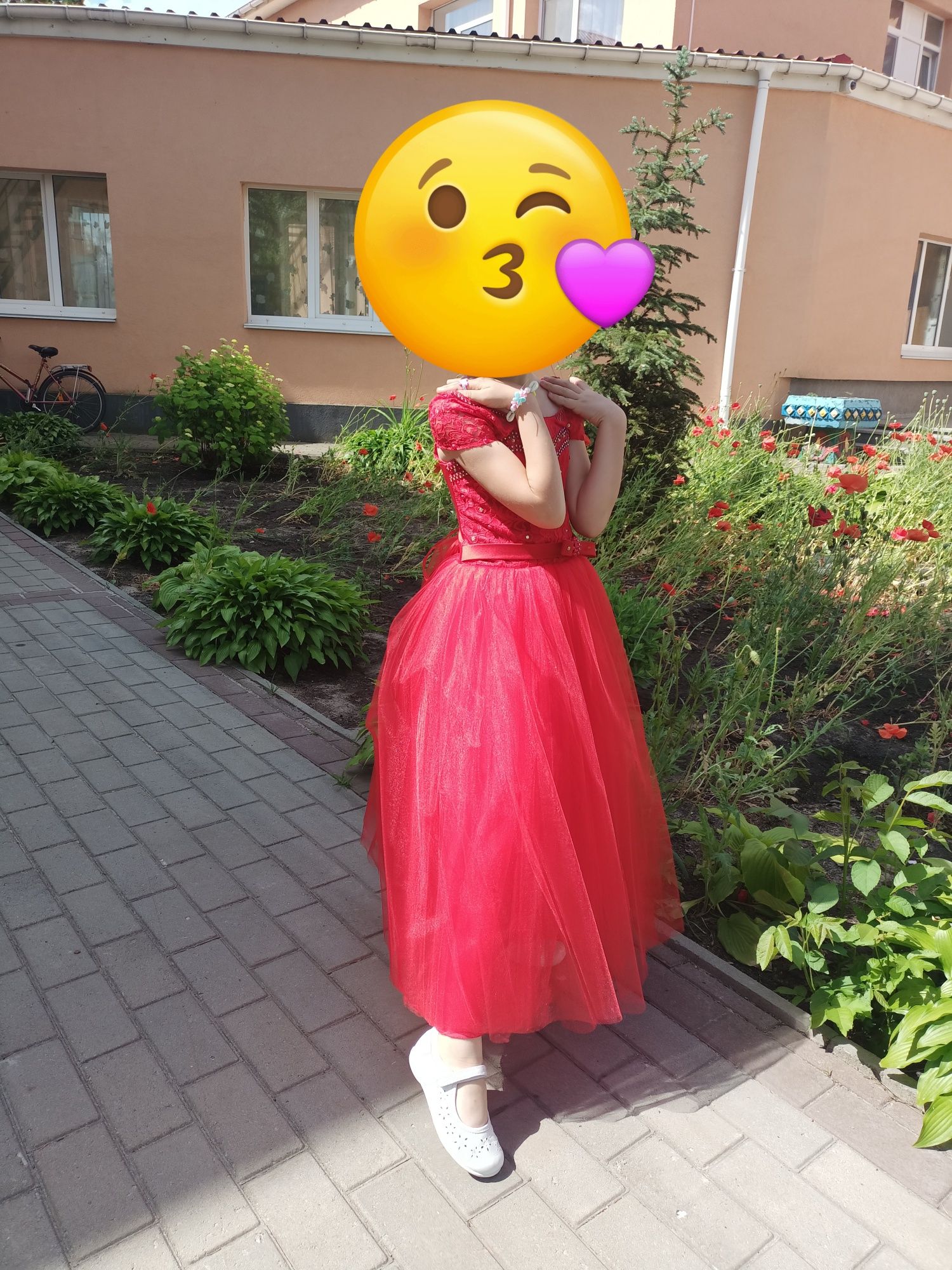 Вишукана сукня на випускний в садочку