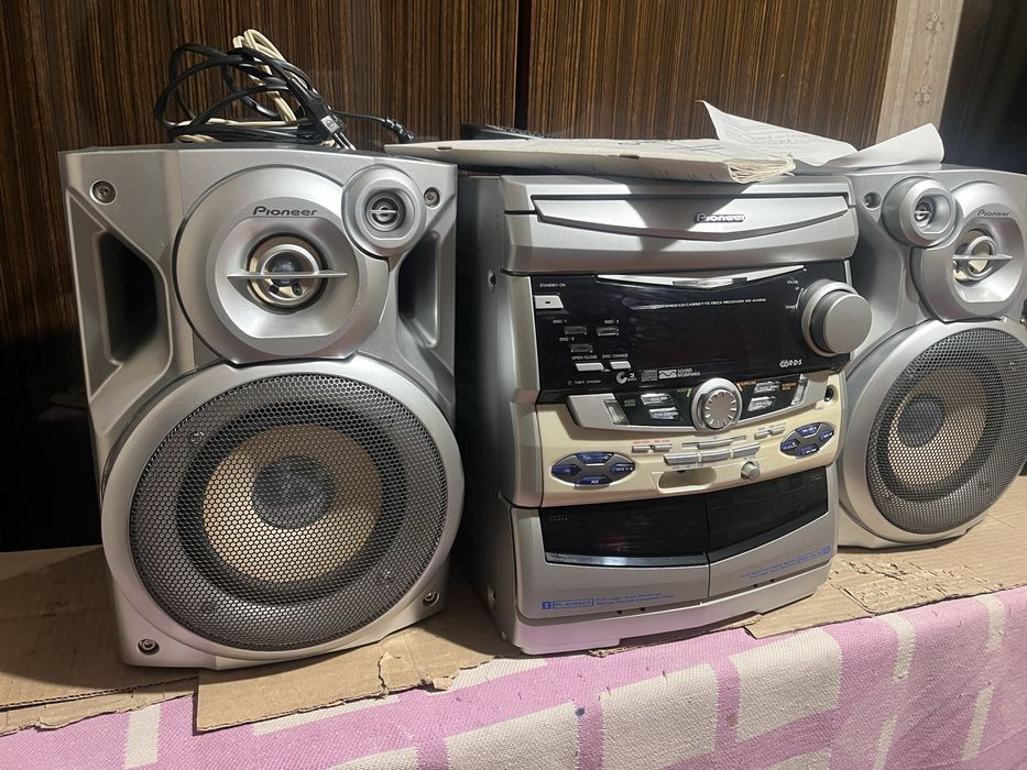 Музыкальный центр Pioneer XR-A4900 с документами в хорошем состояние