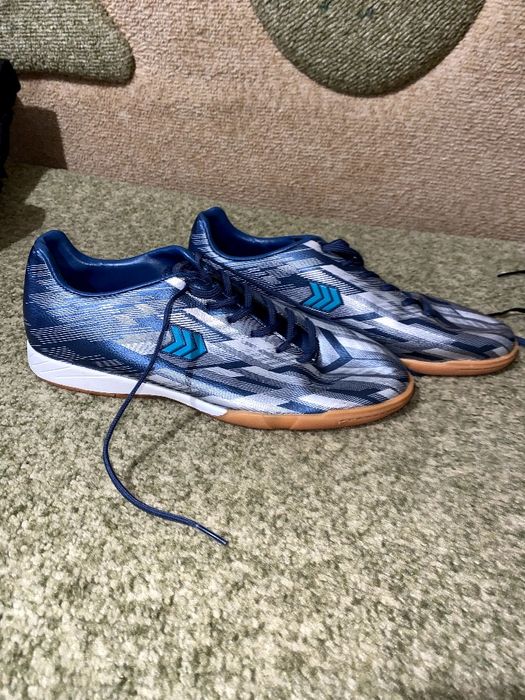 Футзальні кросівки