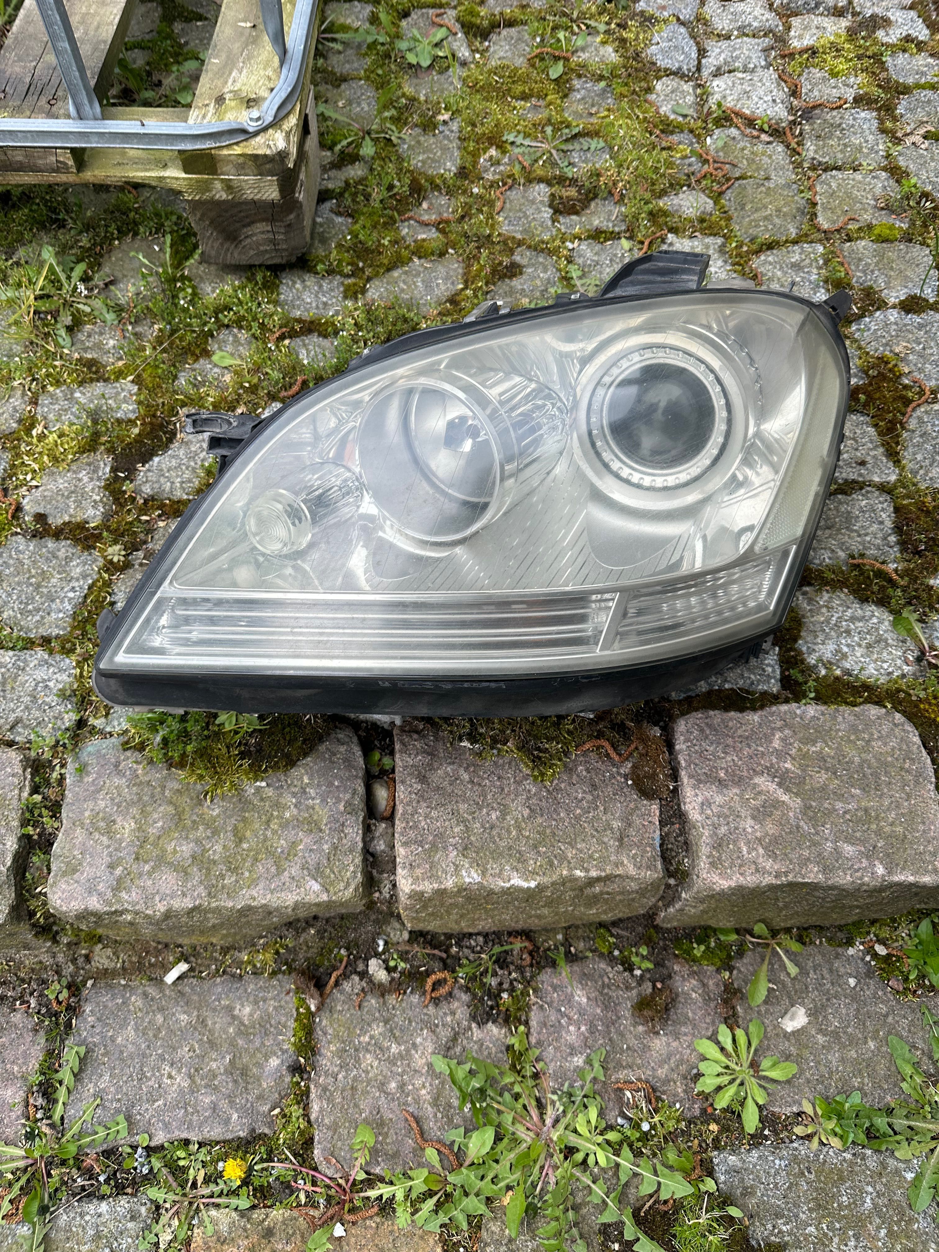 Reflektor bi-xenon Mercedes ml w164 lewy