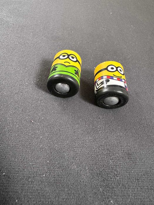 Minionki figurki kolekcjonersike z metalową kulką