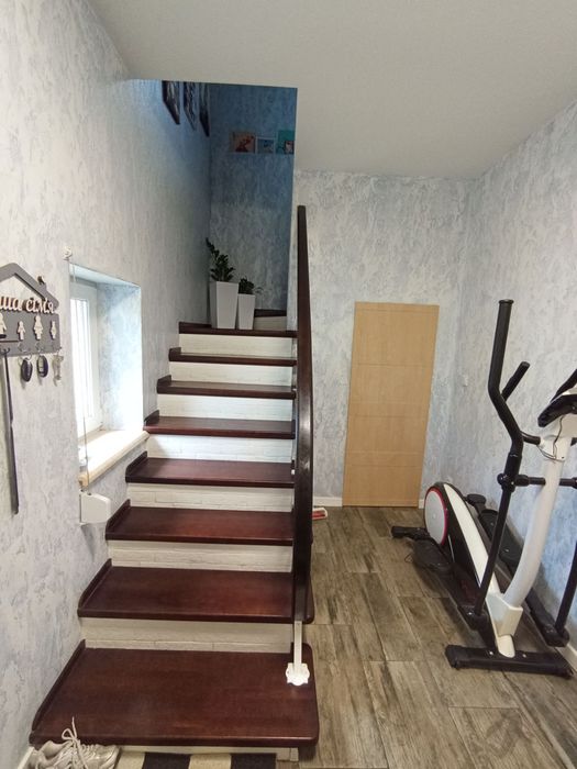 Продається 2-х поверховий будинок з євроремонтом