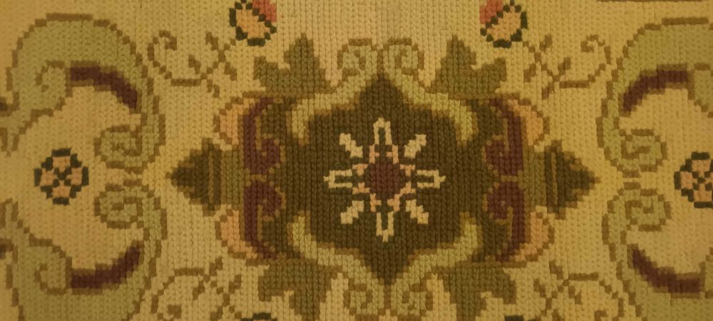 Tapetes em ponto Arraiolos e outros