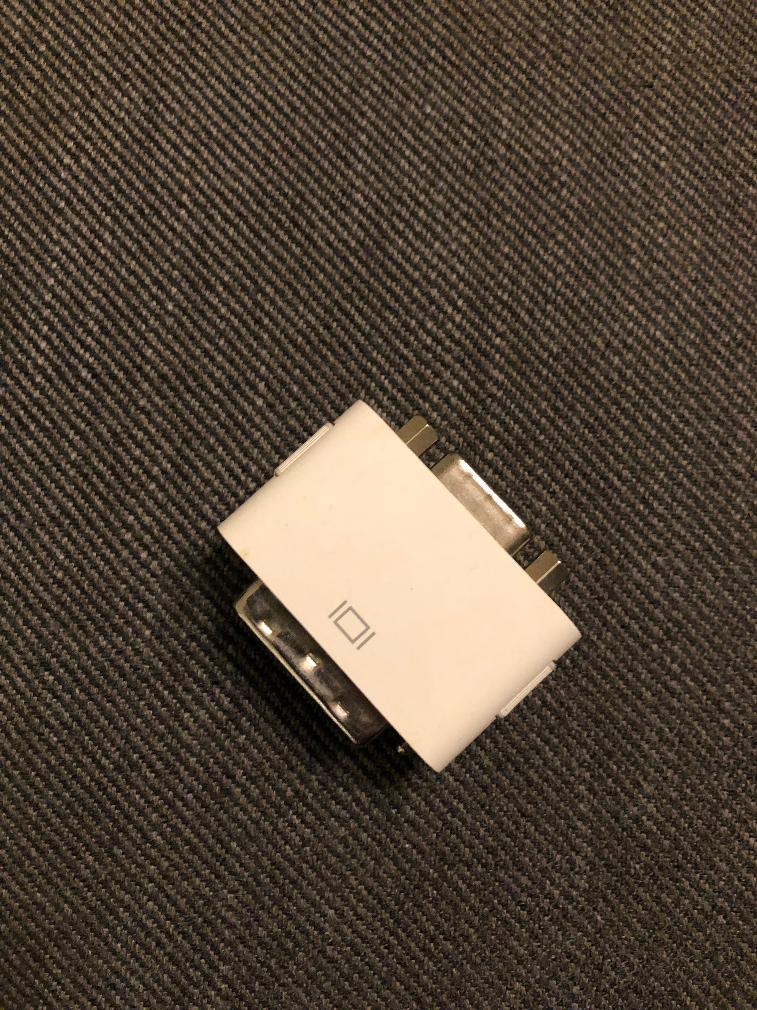 APPLE Oryginalny adapter z DVI do VGA - DVI/VGA (3)