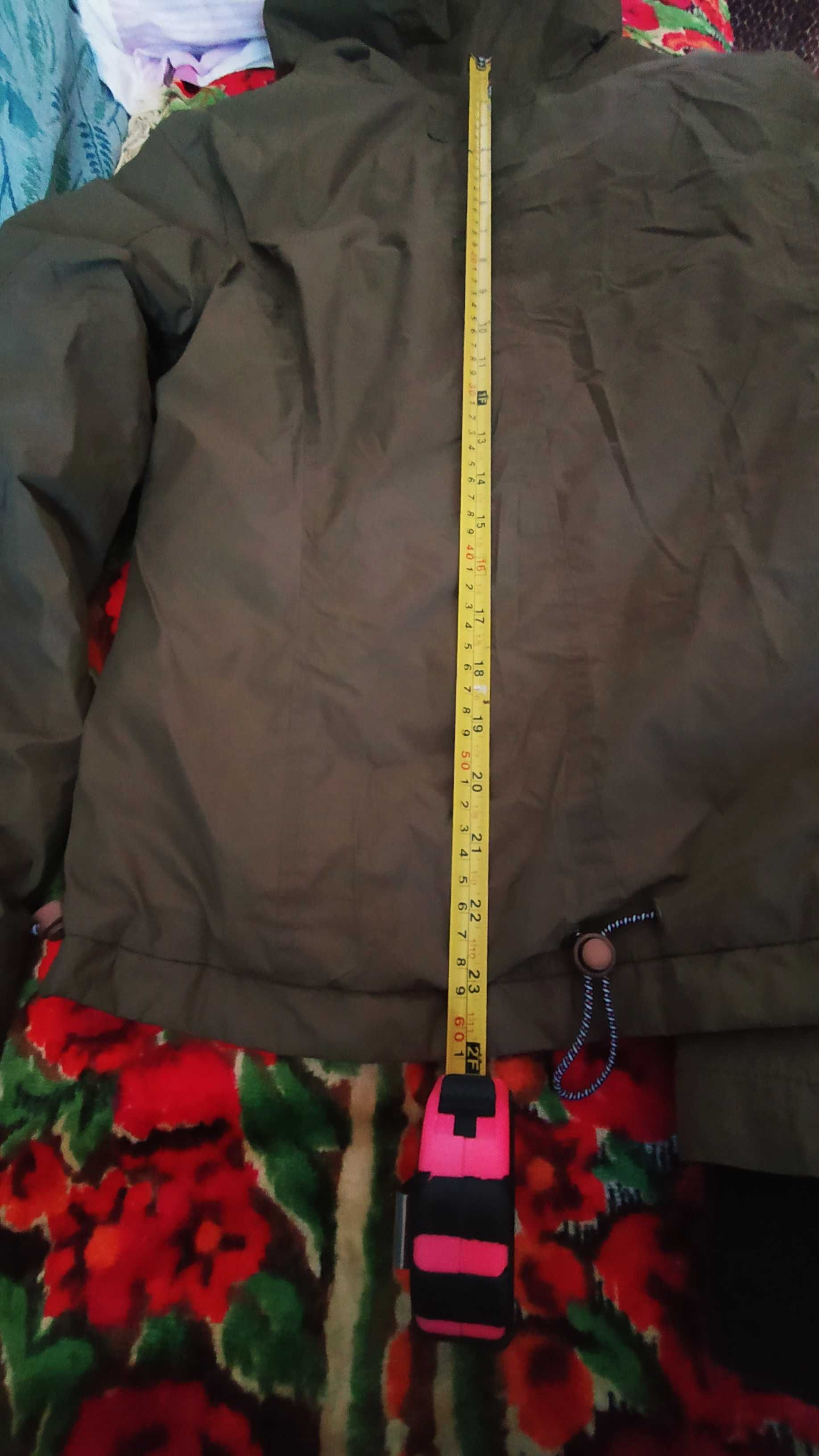 Классная Мужская куртка DELFIN размер М нового состояния с капюшоном