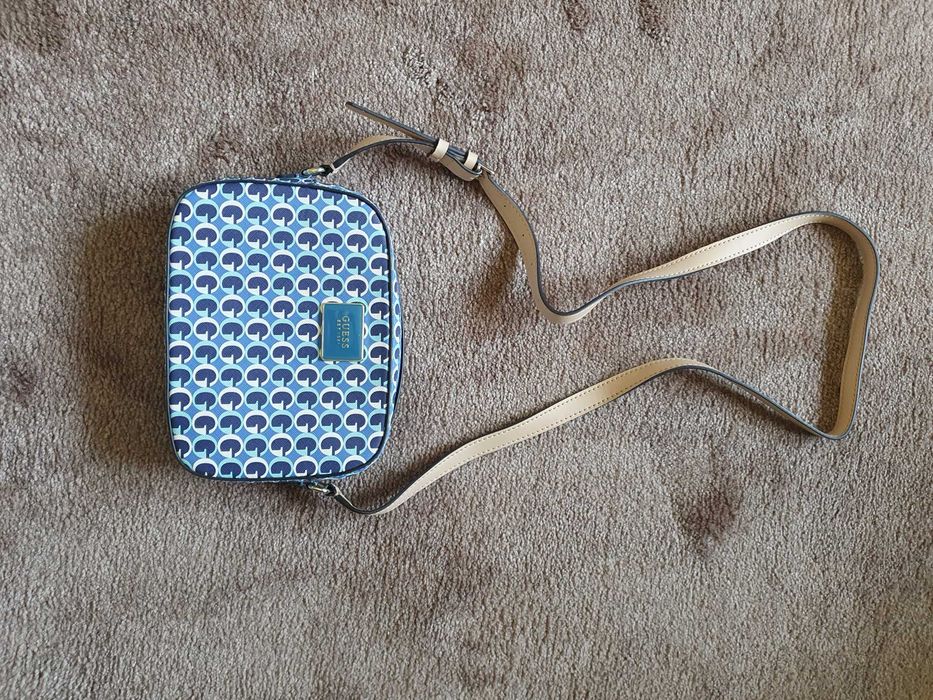 Torebka na ramię Guess