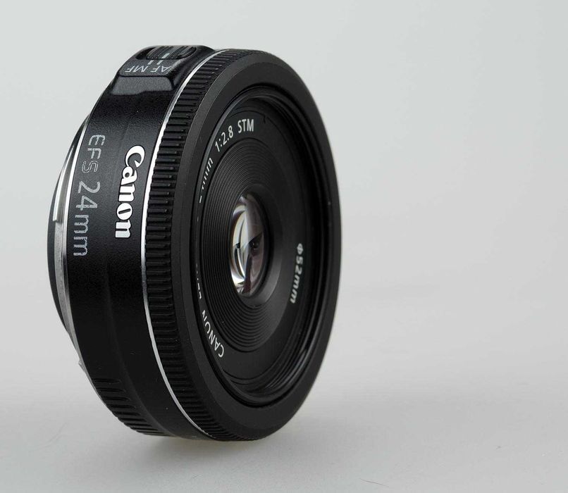 Canon EF-S 24mm 1:2.8 STM - компактний помірний ширококутник (APS-C)