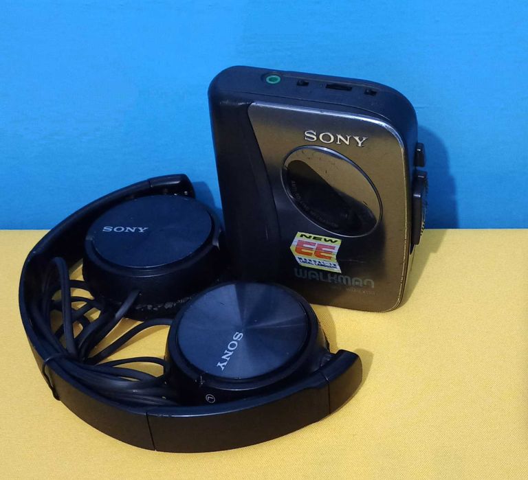 Кассетный плеер Sony Walkman WM-EX150 c наушниками