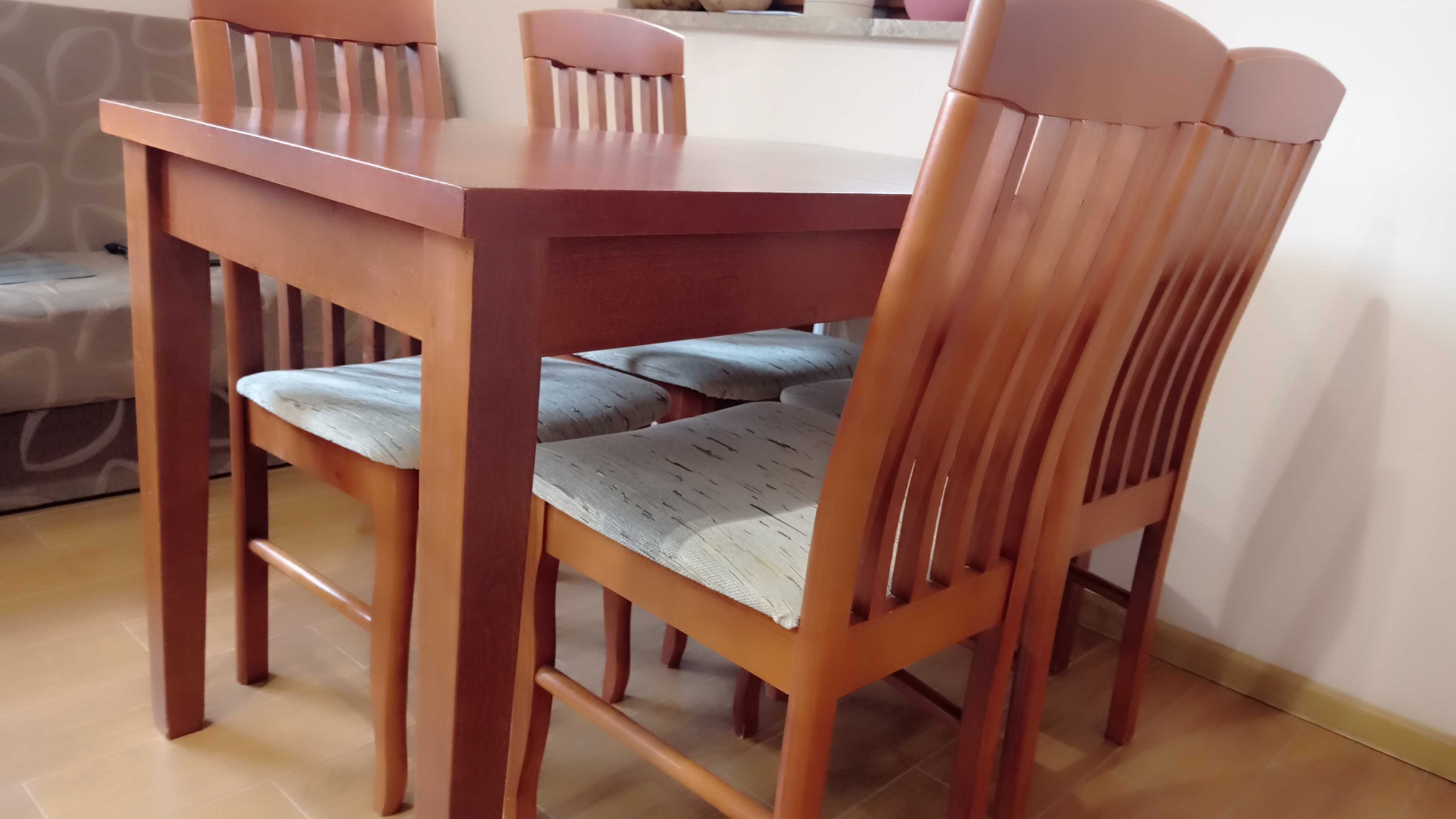Stół rozkładany z 4 krzesłami