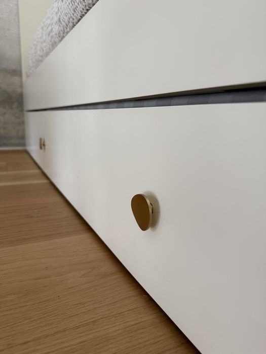 Cama com gaveta em madeira maciça