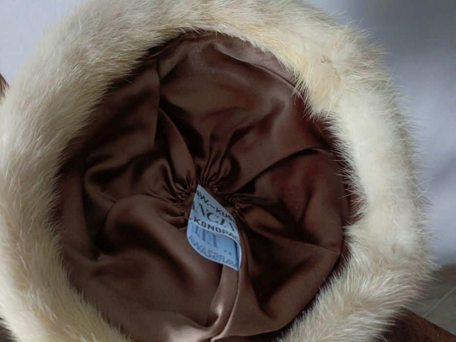 Czapka z norek norki biszkoptowe