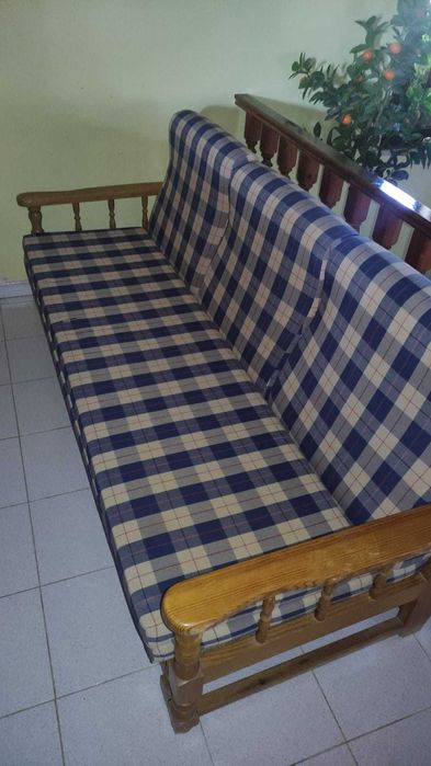 Poltrona e sofá madeira e tecido