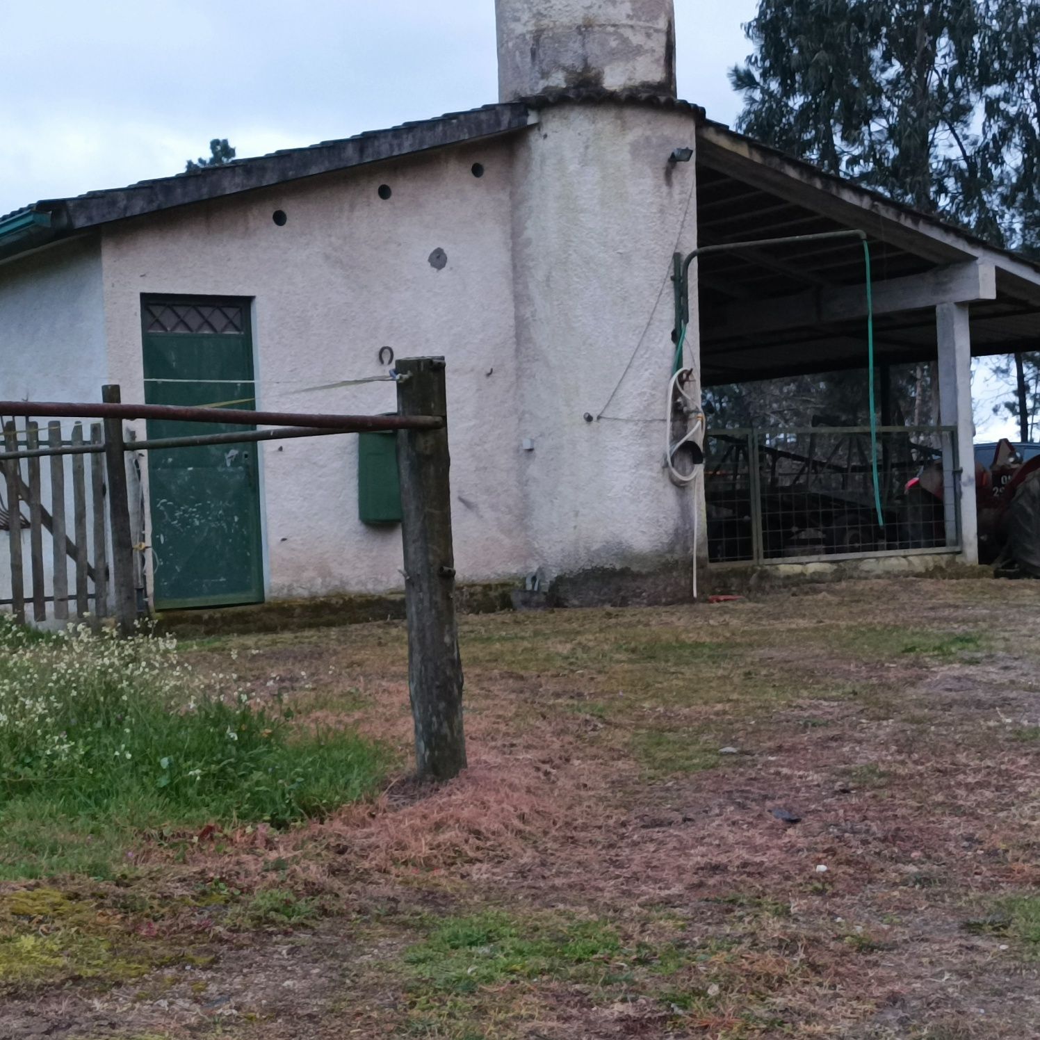 Pequena quinta nas imediações da vila de Sátão