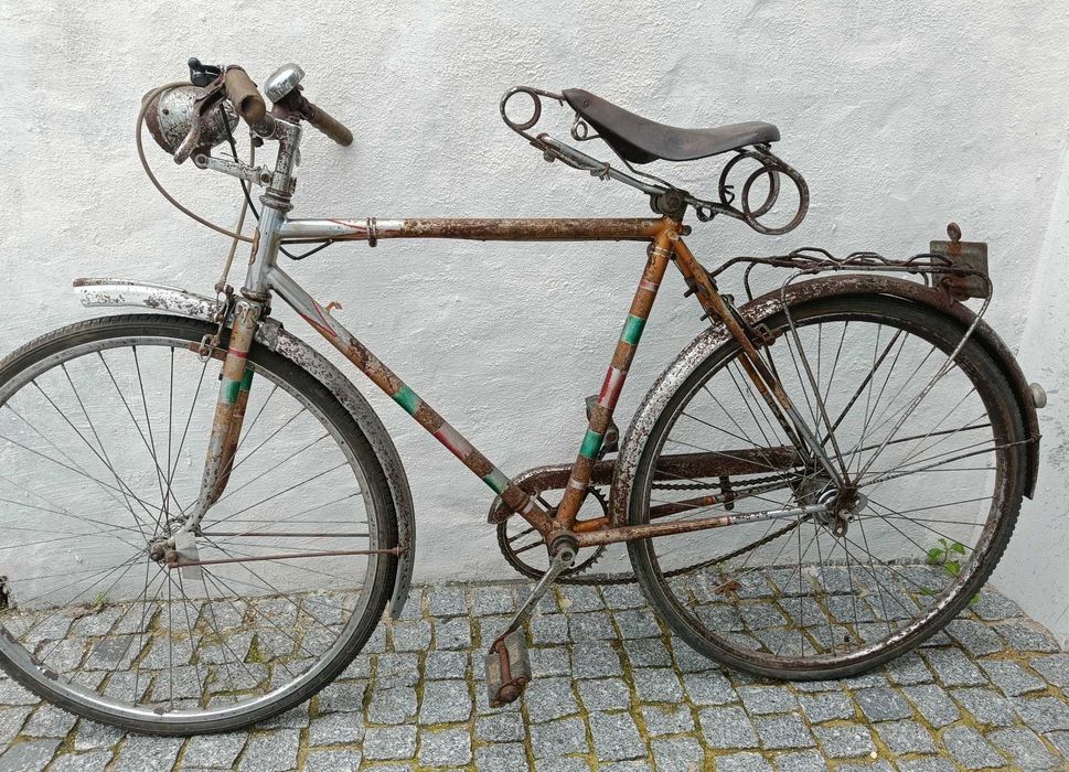 Bicicleta antiga - FERMEN - pasteleira