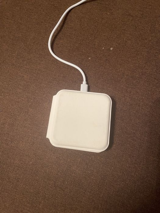 Безпровідна зарядка до айфона і годинника