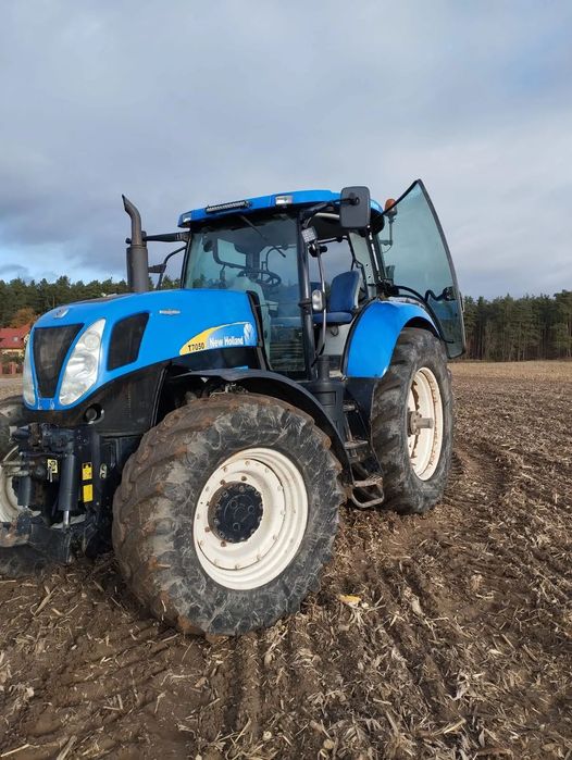New Holland T7050