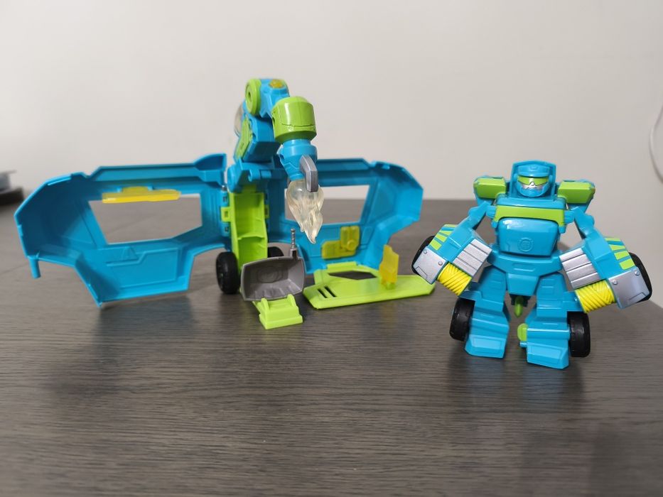 Transformers Centrum Dowodzenia auto/robót z przyczepą