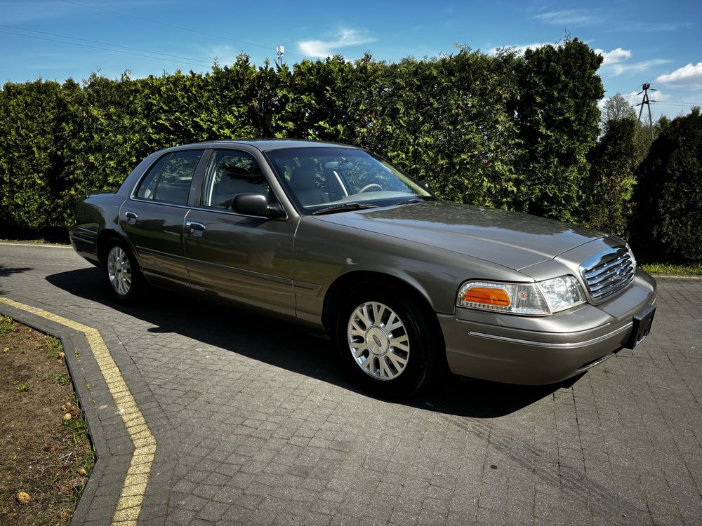 Ford Crown Victoria 4.6 V8 stan super, cyfrowe zegary