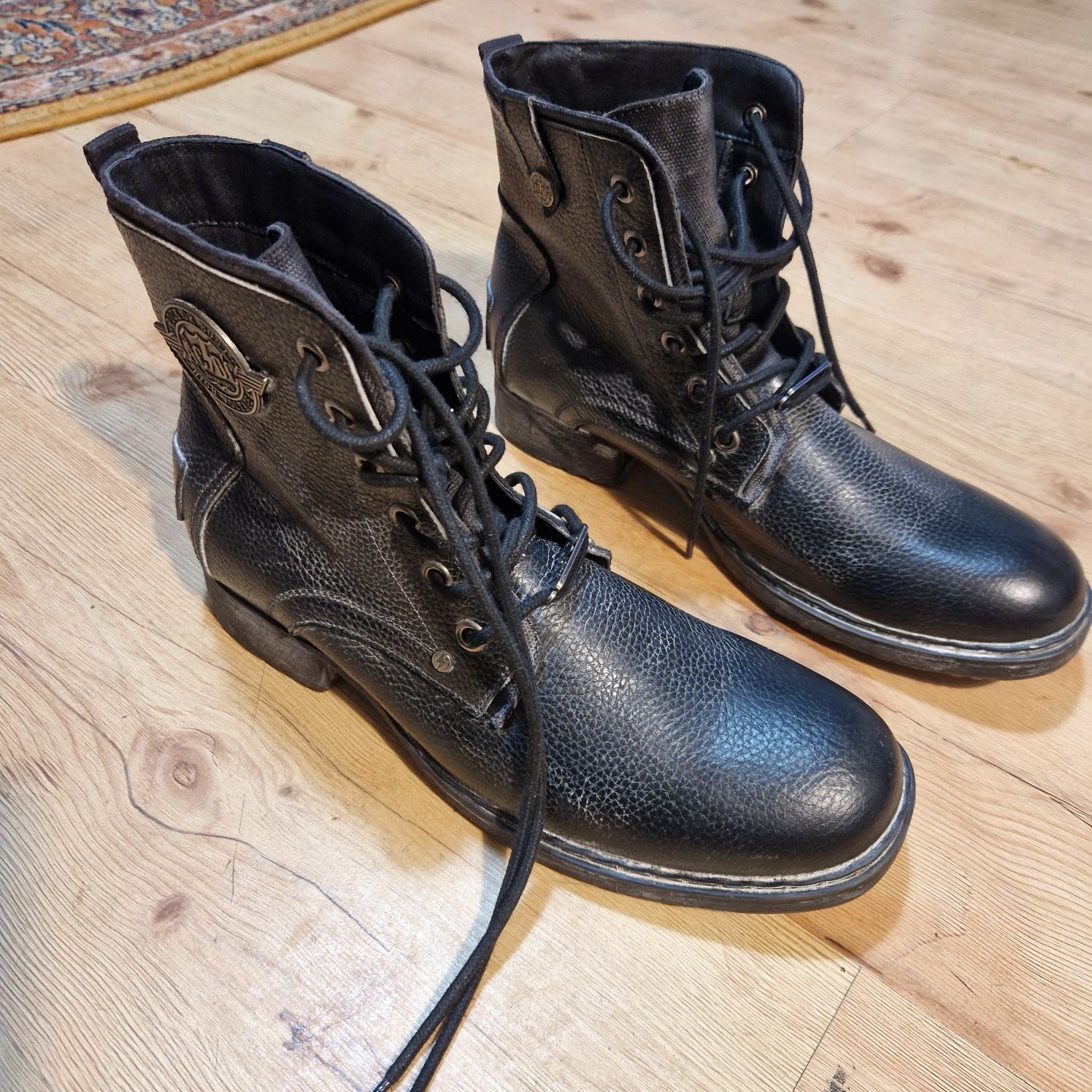 Buty signature collection ac/dc roz 45