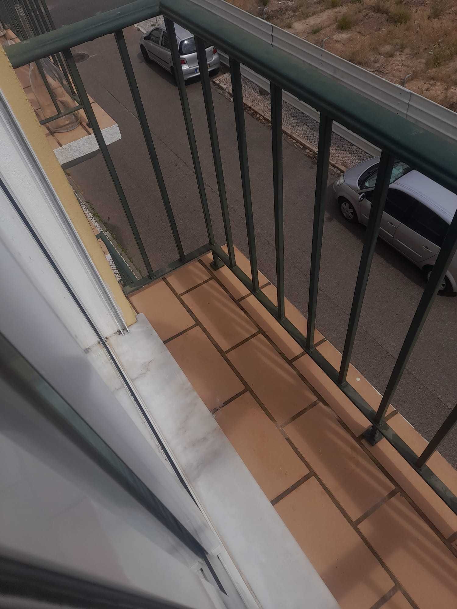 T2 com Estacionamento à um quarteirão do Rio Guadiana, com Elevador.