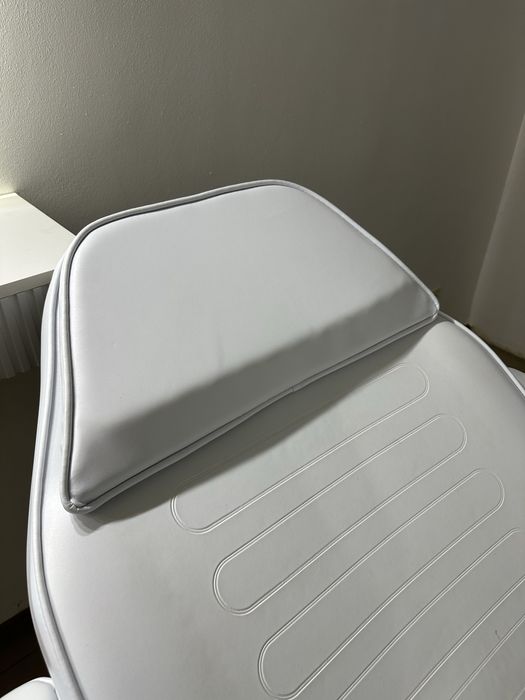 Косметологічна кушетка лежак для масажу та СПА процедур