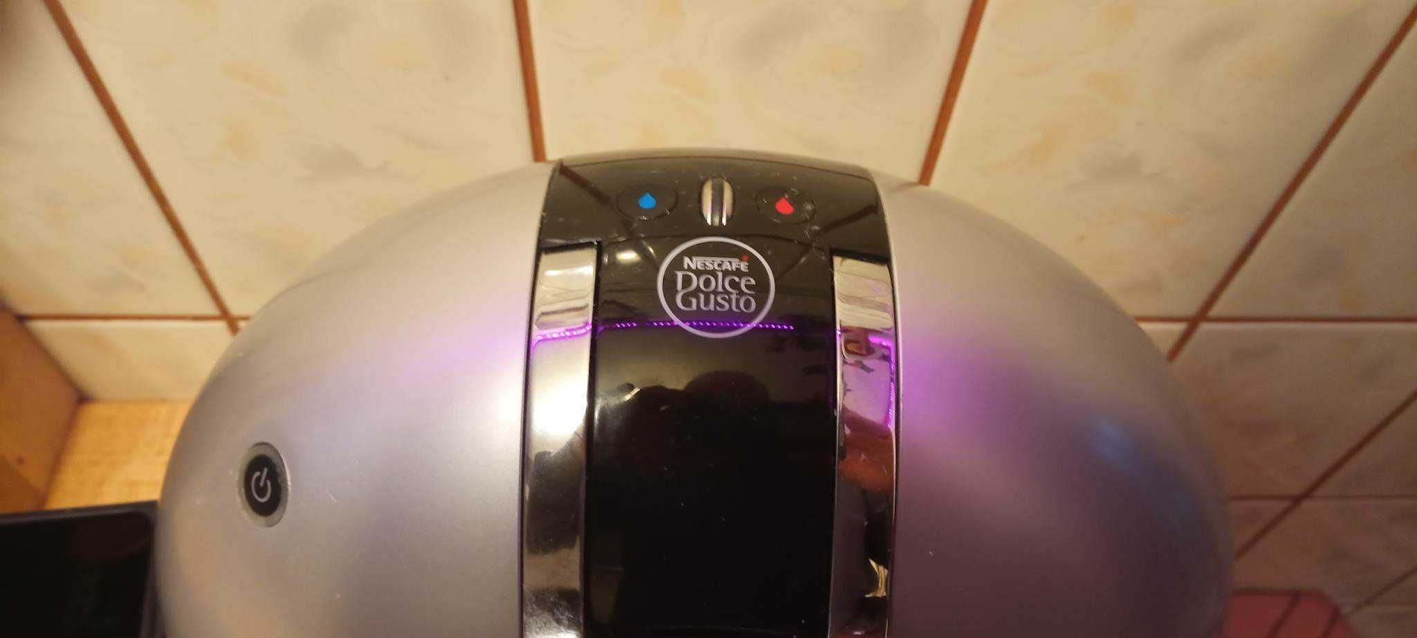 Ekspres na kapsułki Nescafe dolce gusto delonghi.