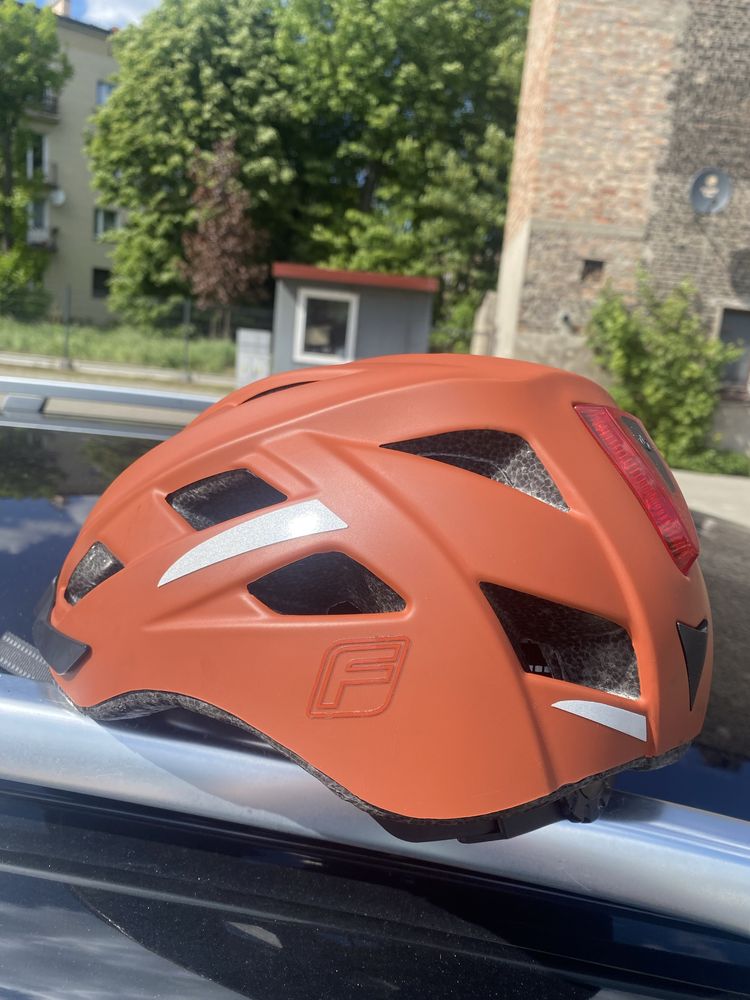 Kask rowerowy fisher L/XL z oświetleniem