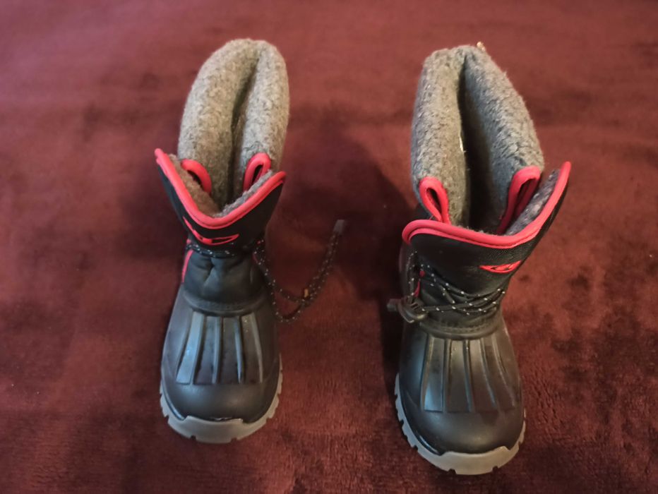 Dziecięce buty zimowe firmy Martes rozmiar 34